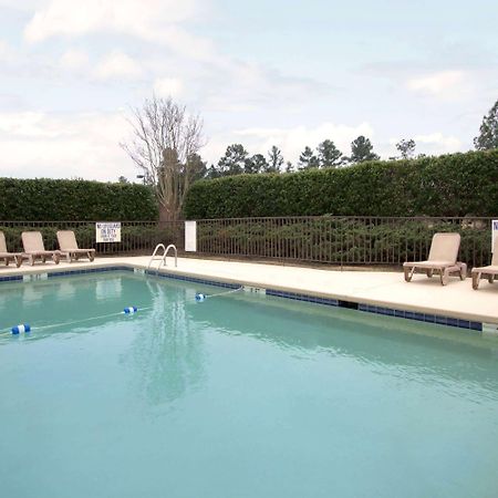 Days Inn By Wyndham Seneca-Clemson Εξωτερικό φωτογραφία