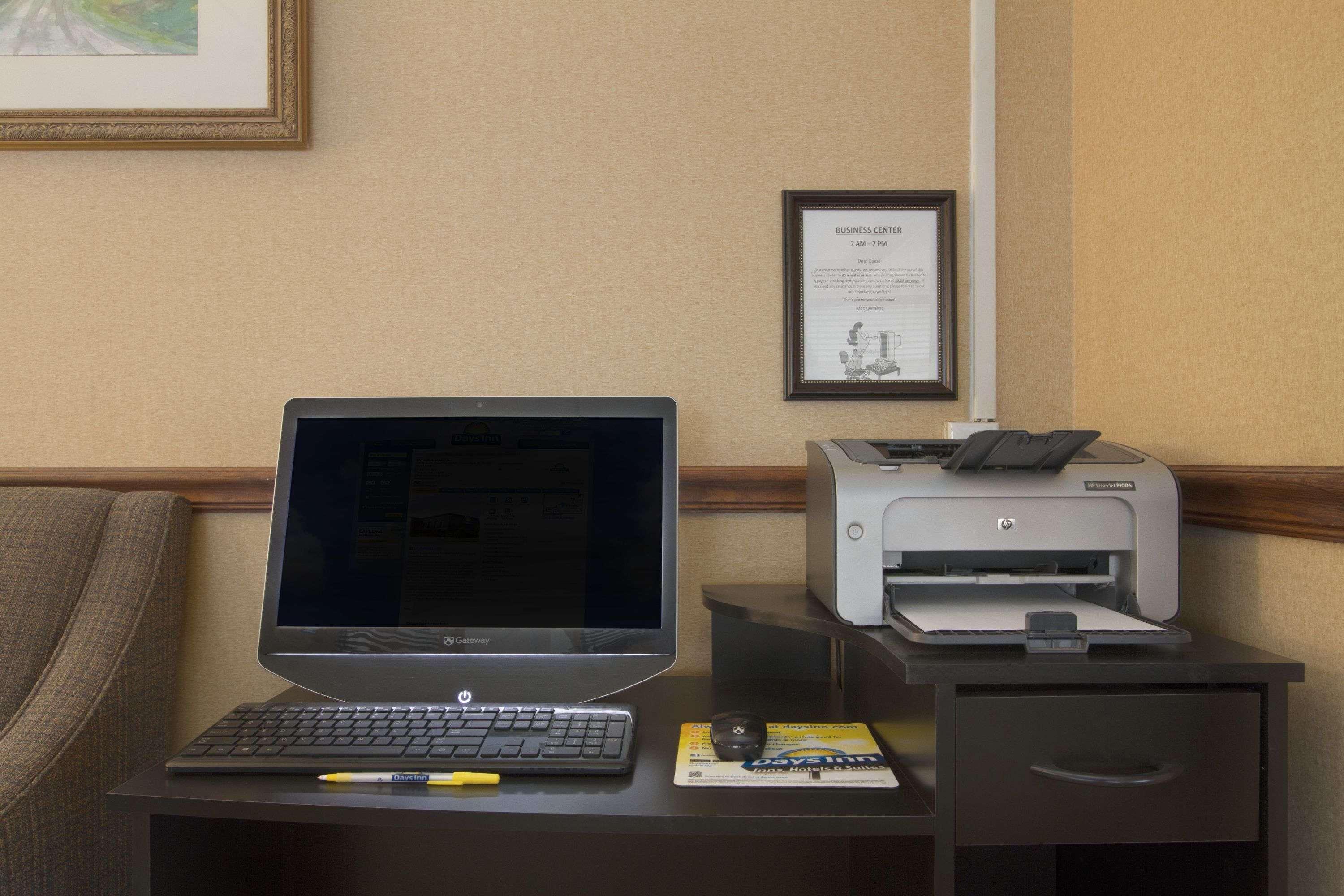Days Inn By Wyndham Seneca-Clemson Εξωτερικό φωτογραφία