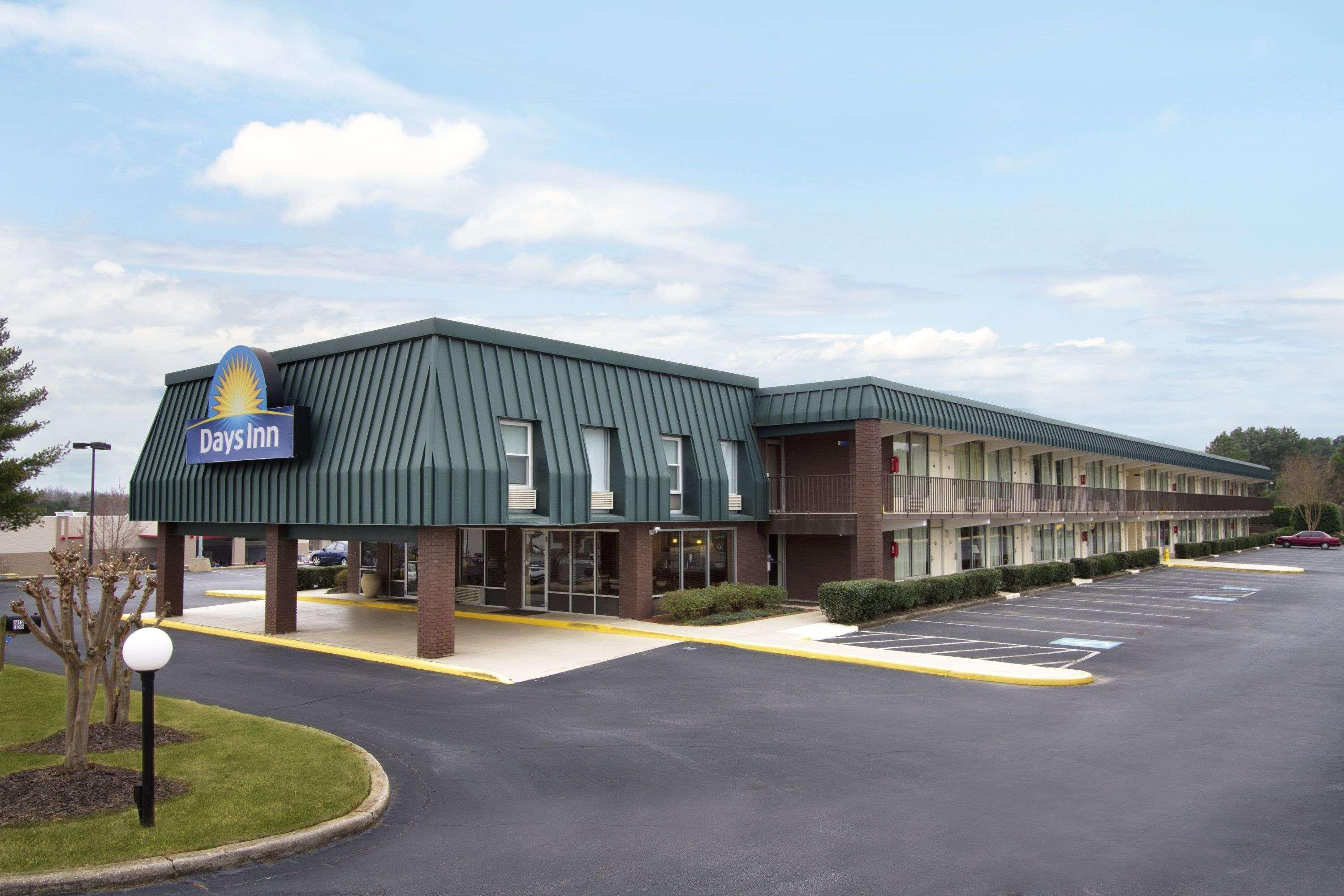 Days Inn By Wyndham Seneca-Clemson Εξωτερικό φωτογραφία