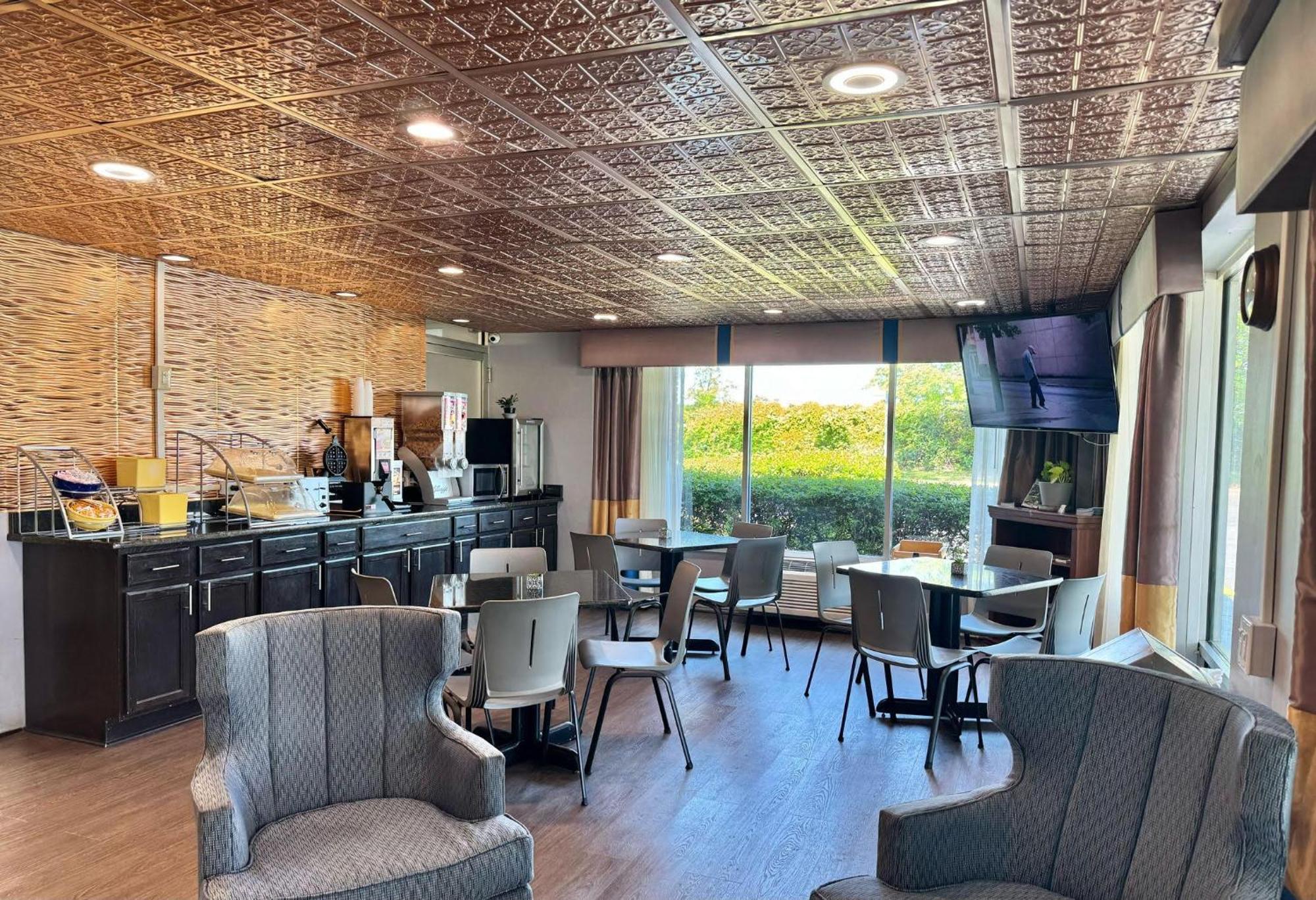 Days Inn By Wyndham Seneca-Clemson Εξωτερικό φωτογραφία