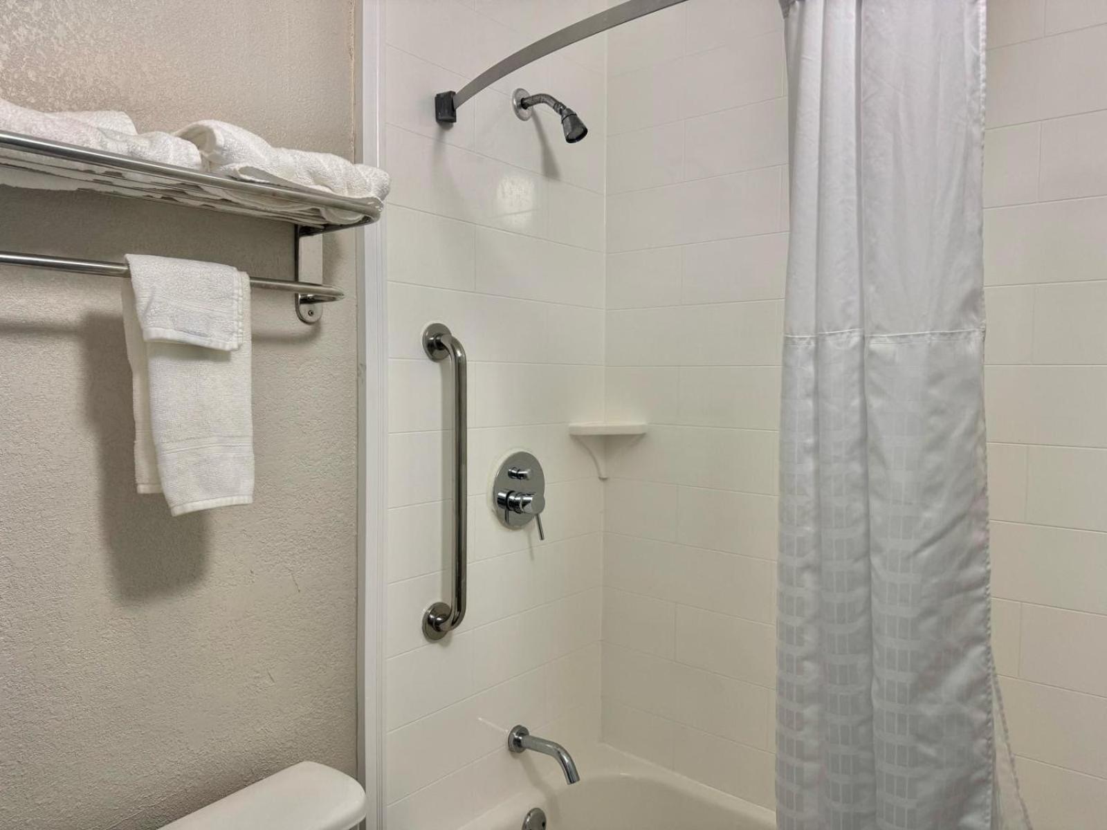 Days Inn By Wyndham Seneca-Clemson Εξωτερικό φωτογραφία