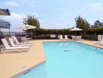 Days Inn By Wyndham Seneca-Clemson Εξωτερικό φωτογραφία