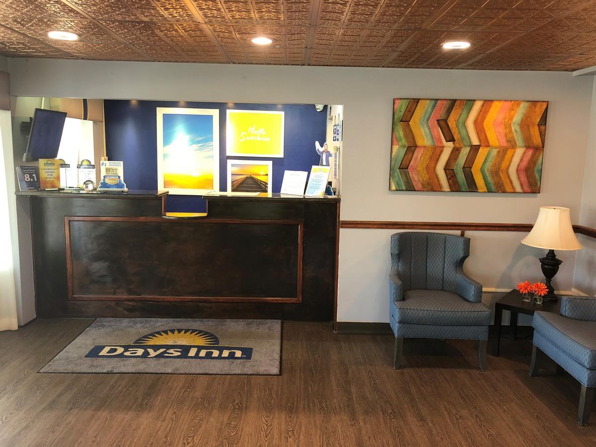 Days Inn By Wyndham Seneca-Clemson Εξωτερικό φωτογραφία
