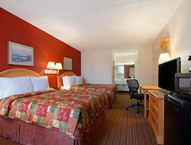 Days Inn By Wyndham Seneca-Clemson Εξωτερικό φωτογραφία
